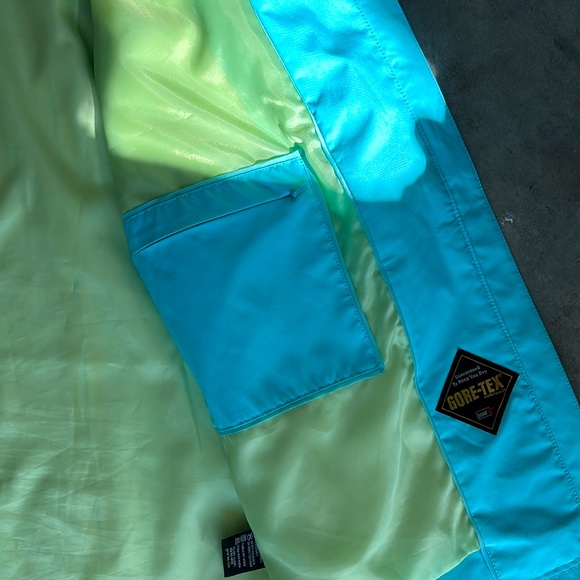 Lilly Pulitzer Gore-Tex Raincoat - Bright Blue - Women’s Size M - Picture 5 of 6